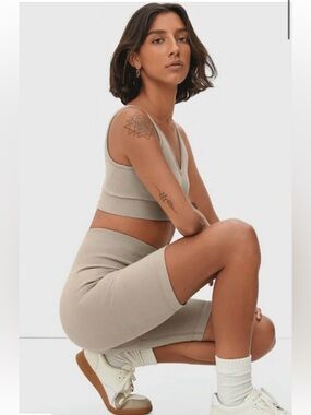 Everlane Ribbed V-Neck Crop Top and High-Waist Bike Shorts - Sand